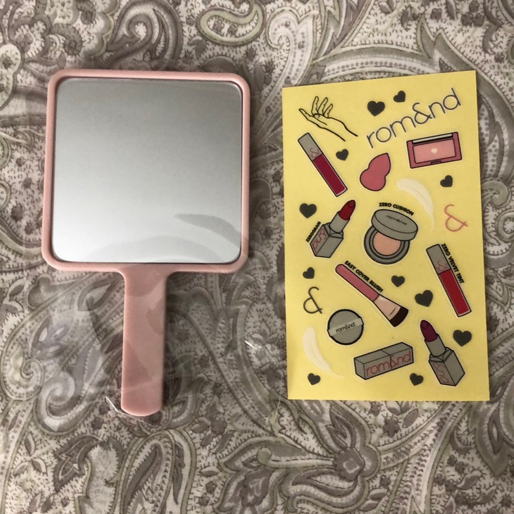 ❤️ 3/$20 ❤️  Rom&nd Mini Hand Mirror & Sticker